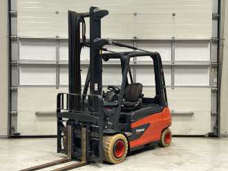 Used Forklift Truck LINDE E35L-01 ELEKTRO VIERRADFRONTSTAPLER (13026049) backdrop