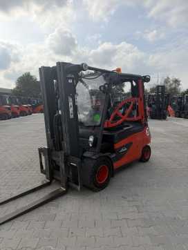 Used Forklift Truck LINDE E35L-01 ELEKTRO VIERRADFRONTSTAPLER (13070461) backdrop
