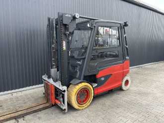 Used Forklift Truck LINDE E40HL-01/600 ELEKTRO VIERRADFRONTSTAPLER (13058661) backdrop