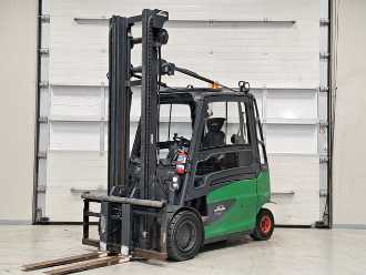 Used Forklift Truck LINDE E45HL-01/600 ELEKTRO VIERRADFRONTSTAPLER (13058584) backdrop