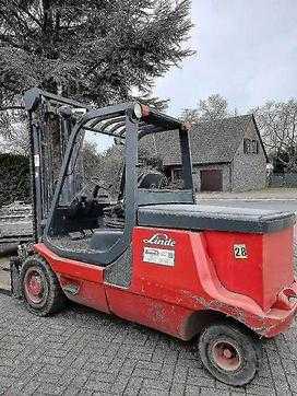 Used Forklift Truck LINDE E48 ELEKTRO VIERRADFRONTSTAPLER (13072105) backdrop