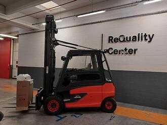 Used Forklift Truck LINDE E50 HL ELEKTRO VIERRADFRONTSTAPLER (13032682) backdrop