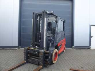 Used Forklift Truck LINDE E50HL-01 ELEKTRO VIERRADFRONTSTAPLER (13069408) backdrop