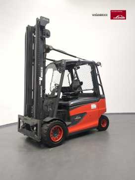 Used Forklift Truck LINDE E50HL-388-01 ELEKTRO VIERRADFRONTSTAPLER (13036703) backdrop