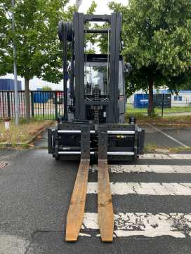 Used Forklift Truck LINDE E80 ELEKTRO VIERRADFRONTSTAPLER (13027987) backdrop