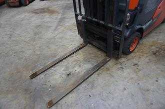 Used Forklift Truck LINDE H 14D-01 - Triplex DIESEL VIERRADFRONTSTAPLER (13075827)