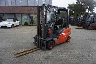 Used Forklift Truck LINDE H 20T - Triplex GAS VIERRADFRONTSTAPLER (12993556) backdrop