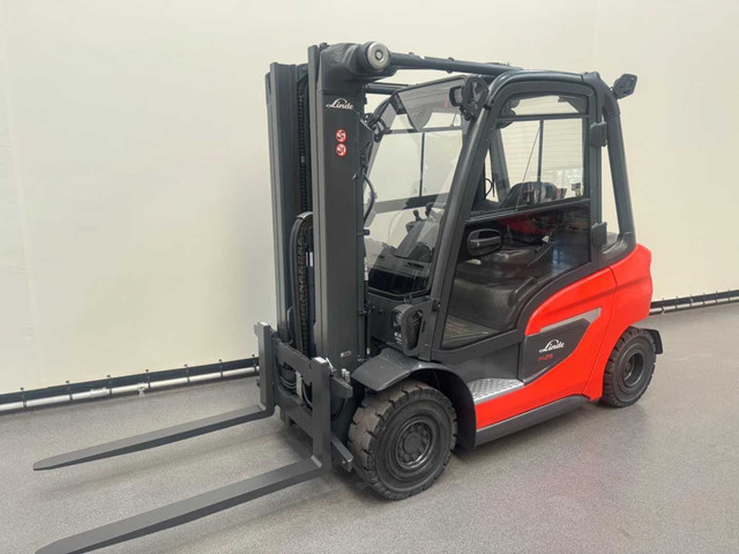 Used Forklift Truck LINDE H 25 D-01 DIESEL VIERRADFRONTSTAPLER (13072939)