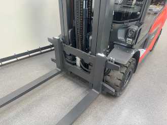 Used Forklift Truck LINDE H 25 D-01 DIESEL VIERRADFRONTSTAPLER (13072939)