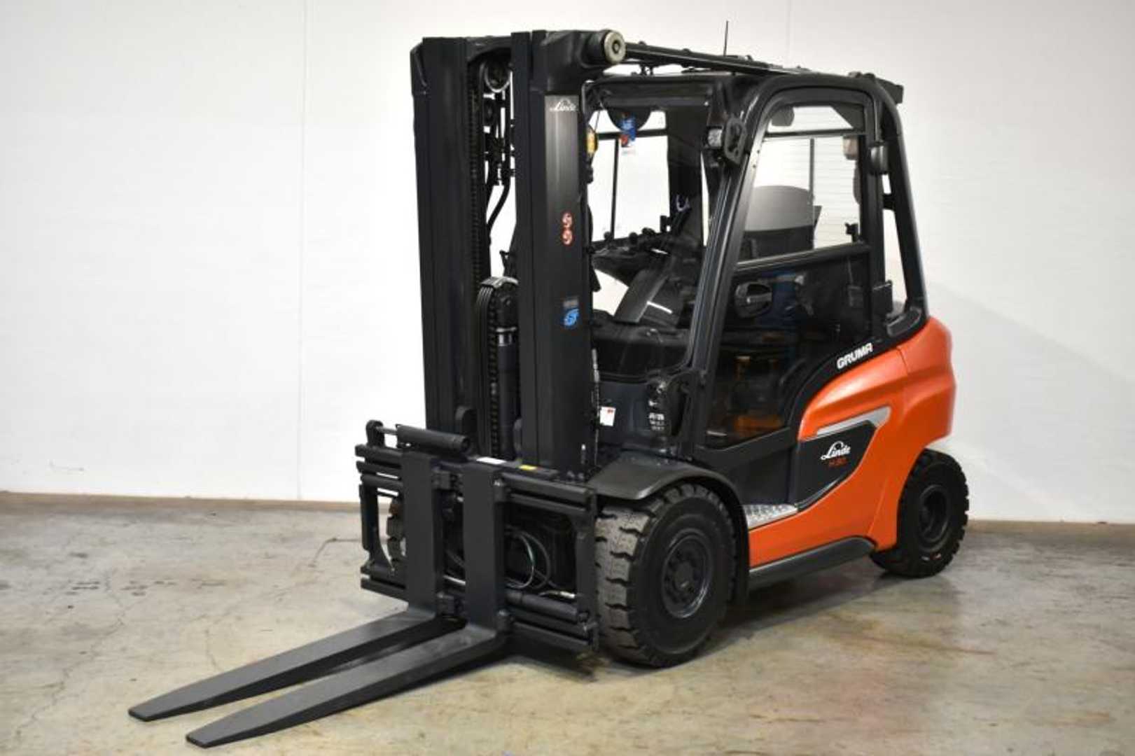 Used Forklift Truck LINDE H 30 D 1202 DIESEL VIERRADFRONTSTAPLER (13048452)
