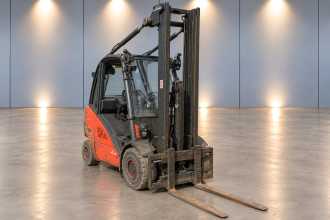 Used Forklift Truck LINDE H 30 D /58891/ DIESEL VIERRADFRONTSTAPLER (13066422) backdrop