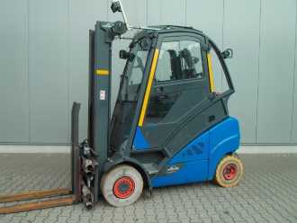 Used Forklift Truck LINDE H 30 T -02 GAS VIERRADFRONTSTAPLER (13063573) backdrop