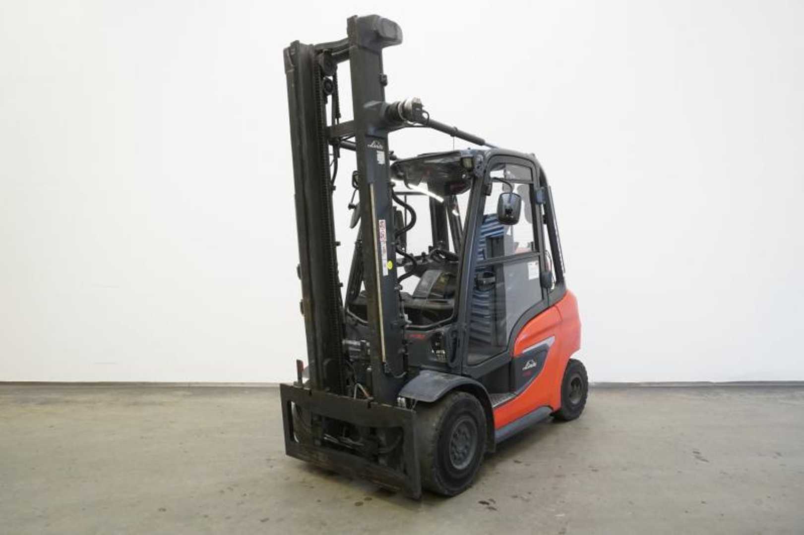 Used Forklift Truck LINDE H 30 T 1202 GAS VIERRADFRONTSTAPLER (13021749)
