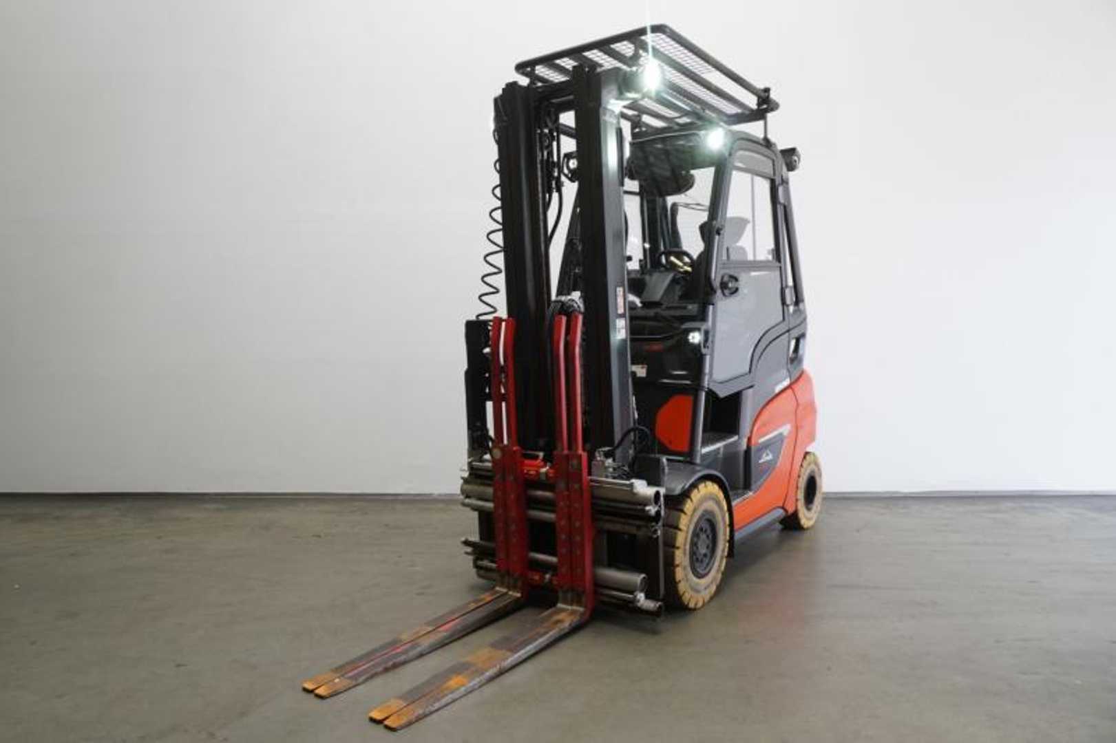 Used Forklift Truck LINDE H 30 T 1202 GAS VIERRADFRONTSTAPLER (13053529)