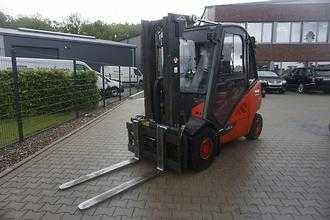 Used Forklift Truck LINDE H 30D-02 - Triplex - 6.913 Stunden DIESEL VIERRADFRONTSTAPLER (13043524) backdrop
