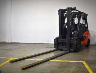 Used Forklift Truck LINDE H 35 D 1202 DIESEL VIERRADFRONTSTAPLER (13068141) backdrop