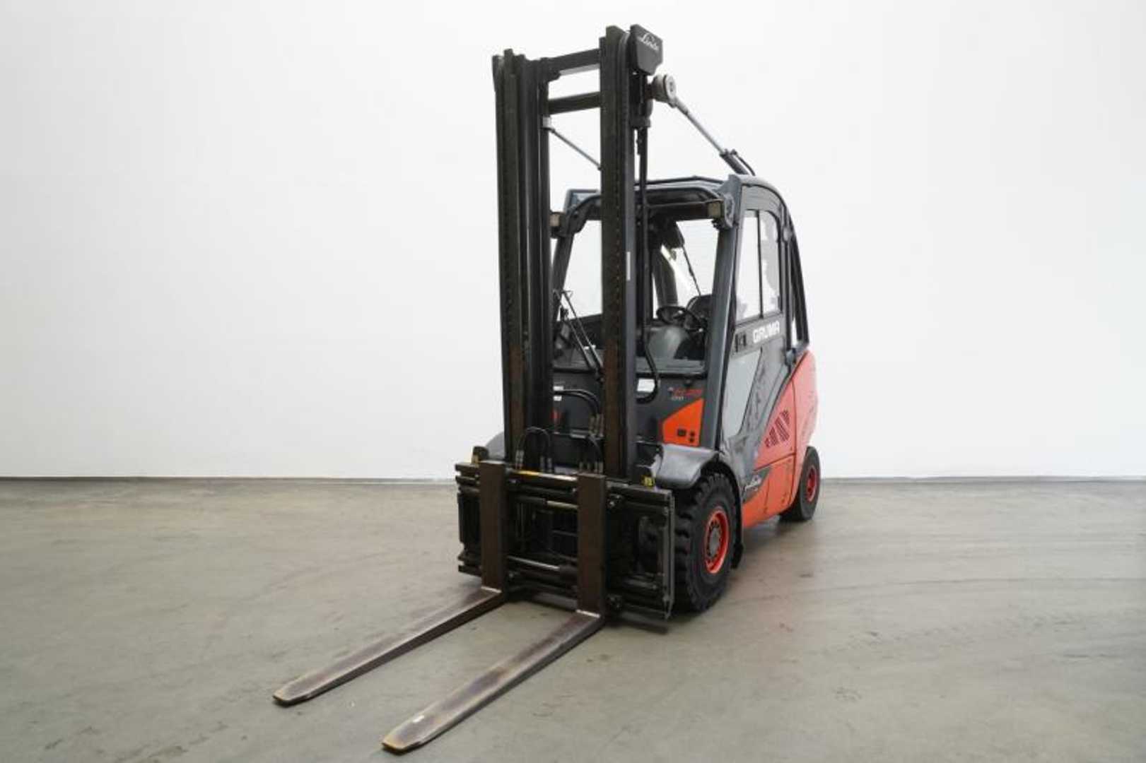 Used Forklift Truck LINDE H 35 D (3A) EVO 393-02 DIESEL VIERRADFRONTSTAPLER (13041703)