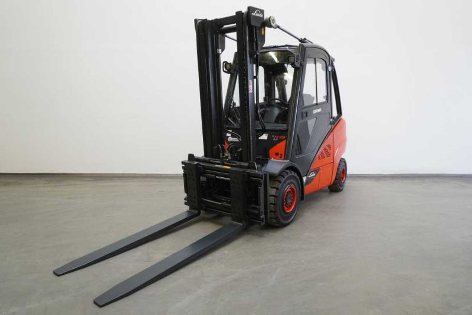 Used Forklift Truck LINDE H 35 D (3B) EVO 393-02 DIESEL VIERRADFRONTSTAPLER (12955260)