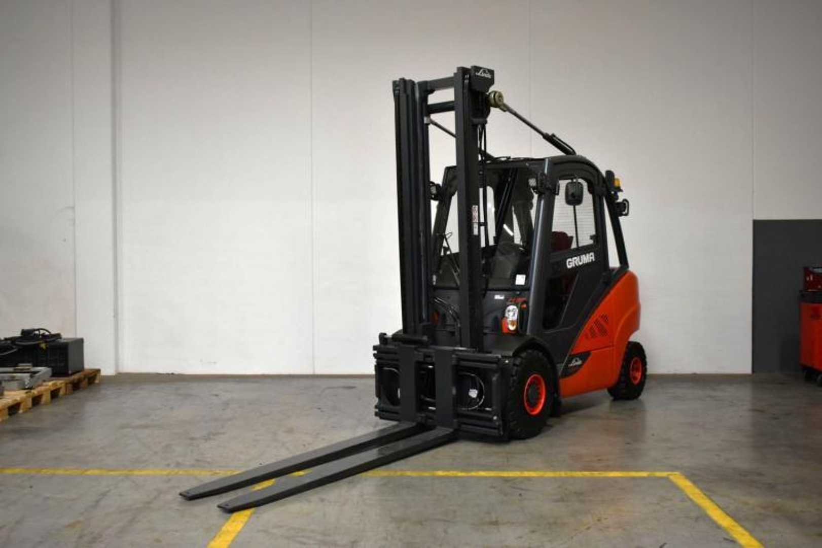 Used Forklift Truck LINDE H 35 D (3B) EVO 393-02 DIESEL VIERRADFRONTSTAPLER (13073522)