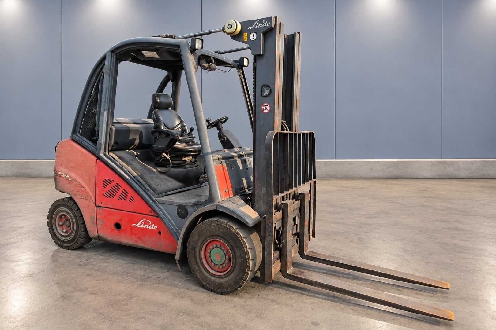 Used Forklift Truck LINDE H 35 T /58777/ GAS VIERRADFRONTSTAPLER (13065576)