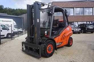 Used Forklift Truck LINDE H 50T-02/600 - Triplex GAS VIERRADFRONTSTAPLER (13068729) backdrop