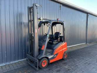 Used Forklift Truck LINDE H14T-01 GAS VIERRADFRONTSTAPLER (13028015) backdrop