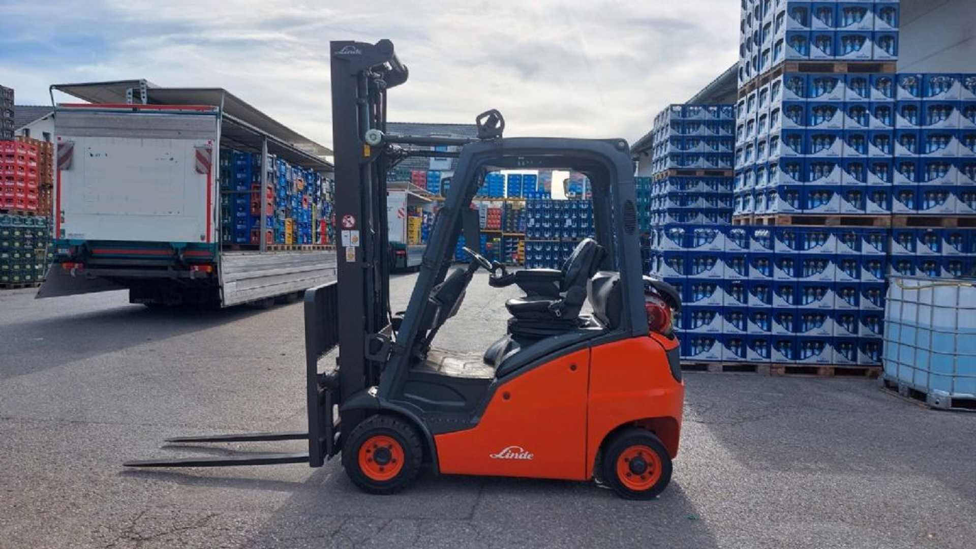 Used Forklift Truck LINDE H16 T GAS VIERRADFRONTSTAPLER (12765613)
