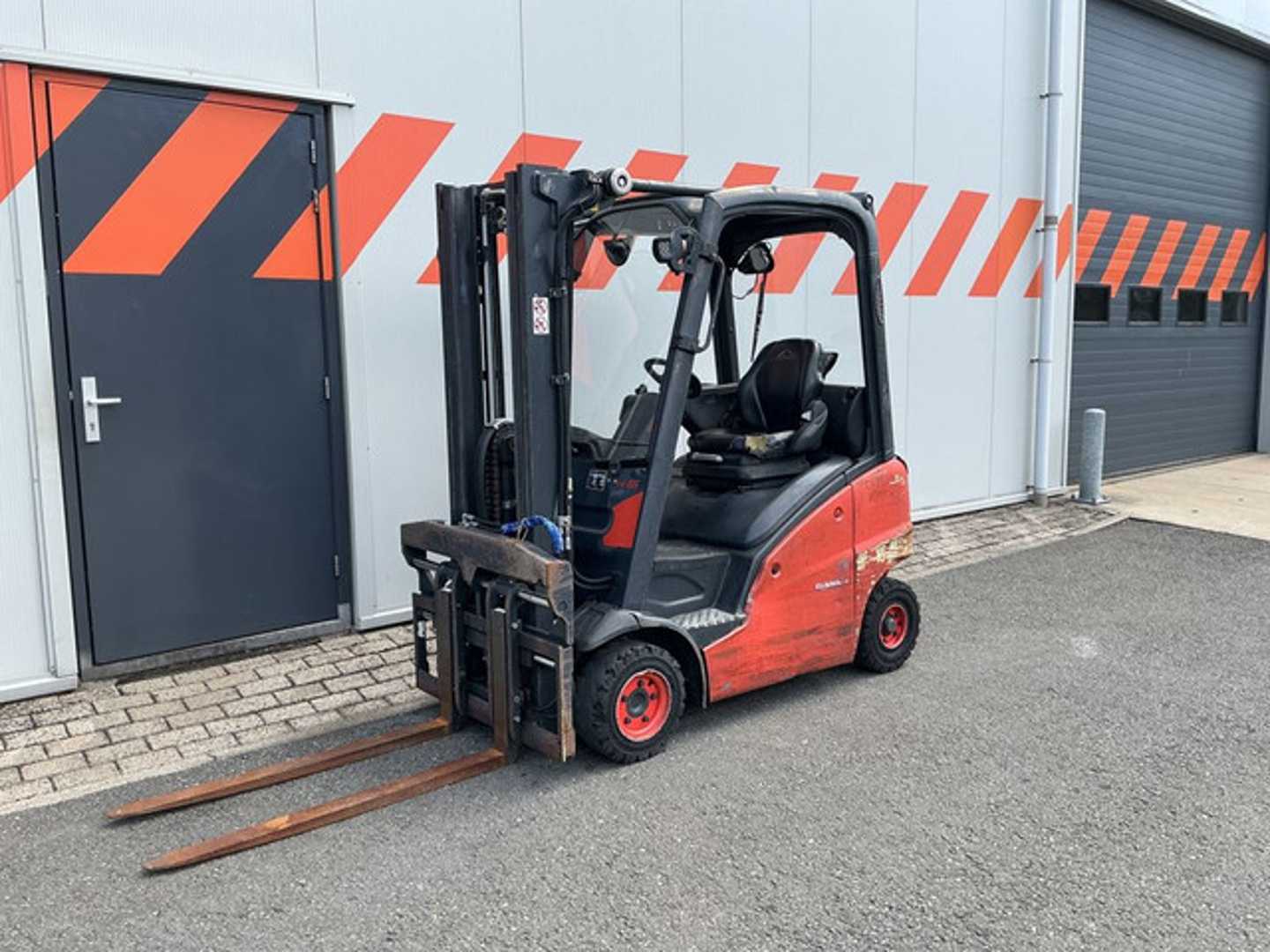 Used Forklift Truck LINDE H16T-01 GAS VIERRADFRONTSTAPLER (13054205)