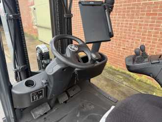 Used Forklift Truck LINDE H18T-01 GAS VIERRADFRONTSTAPLER (13032328)