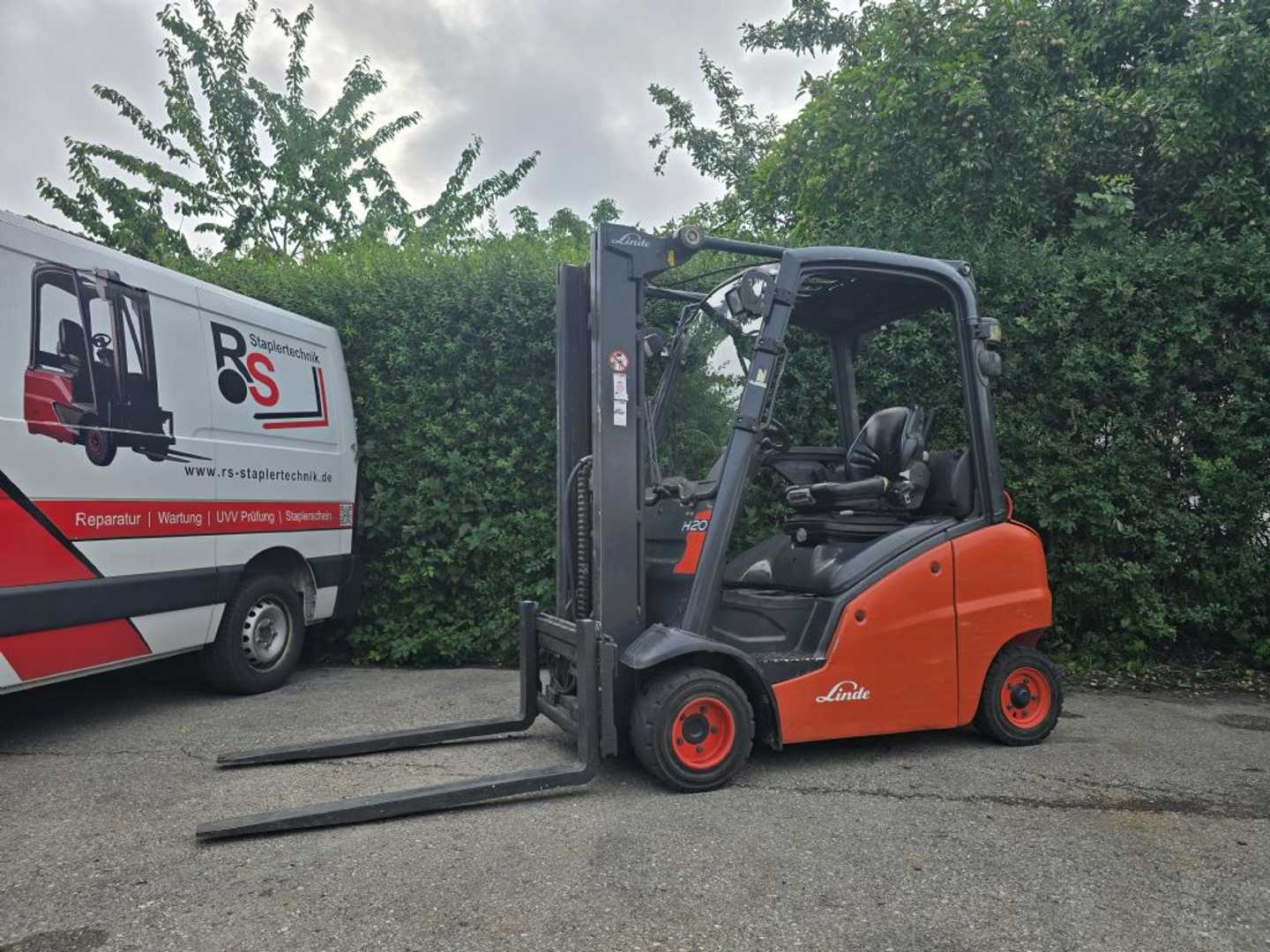 Used Forklift Truck LINDE H20T-01 GAS VIERRADFRONTSTAPLER (13053188)