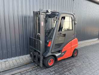 Used Forklift Truck LINDE H20T-01 GAS VIERRADFRONTSTAPLER (13066303) backdrop