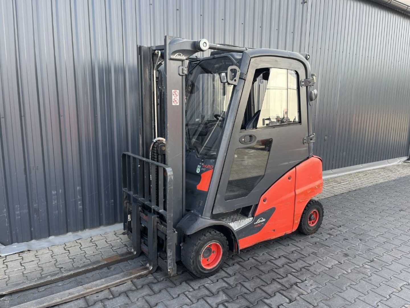 Used Forklift Truck LINDE H20T-01 GAS VIERRADFRONTSTAPLER (13066303)