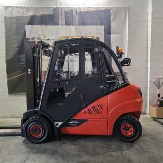 Used Forklift Truck LINDE H25D-02 DIESEL VIERRADFRONTSTAPLER (13059584) backdrop