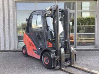 Used Forklift Truck LINDE H25D-02 DIESEL VIERRADFRONTSTAPLER (13060663) backdrop