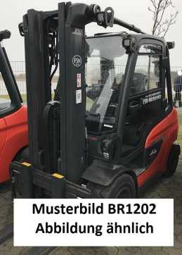 Used Forklift Truck LINDE H25D (EU5) DIESEL VIERRADFRONTSTAPLER (13040065) backdrop