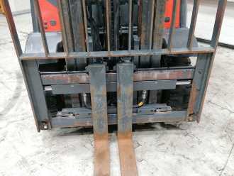 Used Forklift Truck LINDE H25T-01 GAS VIERRADFRONTSTAPLER (12900507)