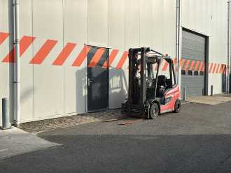Used Forklift Truck LINDE H25T-01 GAS VIERRADFRONTSTAPLER (13072396)