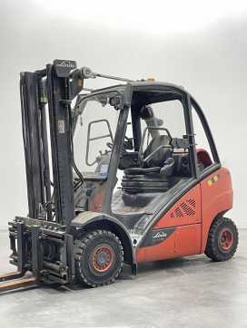 Used Forklift Truck LINDE H25T-02-392 GAS VIERRADFRONTSTAPLER (13049667) backdrop