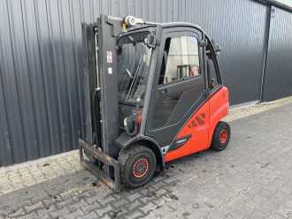 Used Forklift Truck LINDE H25T-02 GAS VIERRADFRONTSTAPLER (13069057) backdrop