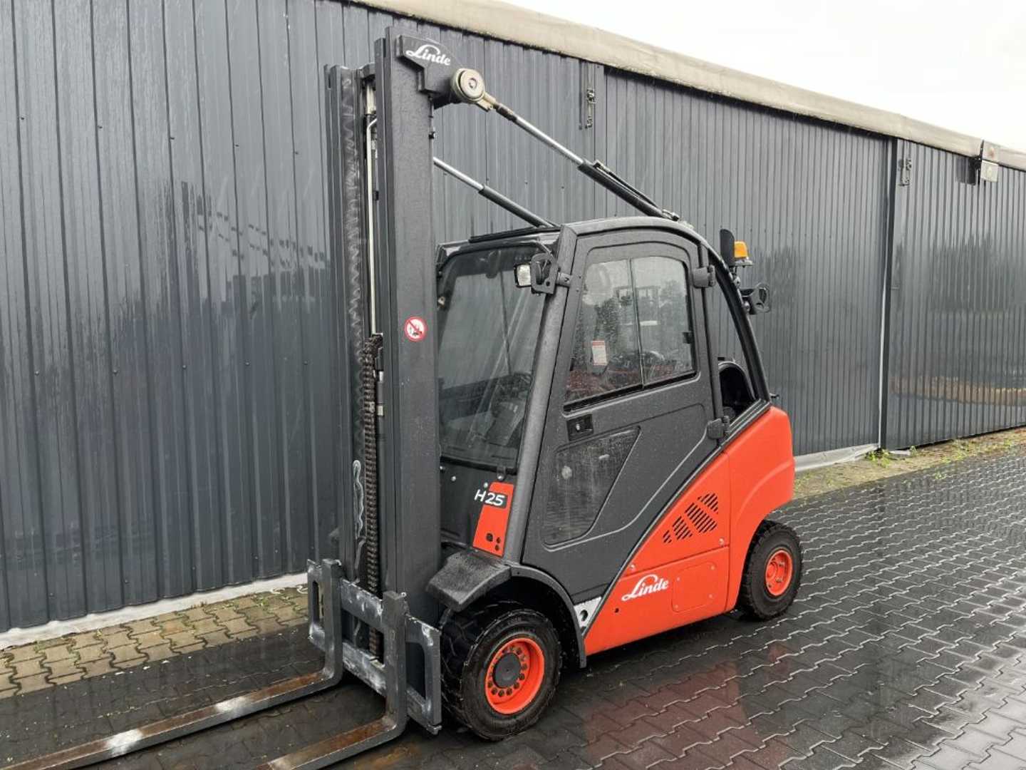Used Forklift Truck LINDE H25T GAS VIERRADFRONTSTAPLER (13059002)