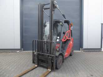 Used Forklift Truck LINDE H25T GAS VIERRADFRONTSTAPLER (13067010) backdrop
