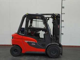 Used Forklift Truck LINDE H30 T: 3,0t (EU5) (B) GAS VIERRADFRONTSTAPLER (13047864) backdrop