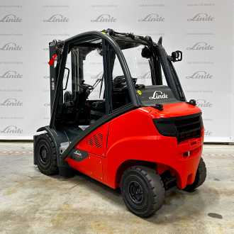 Used Forklift Truck LINDE H30 T: 3,0t GAS VIERRADFRONTSTAPLER (13069134) backdrop