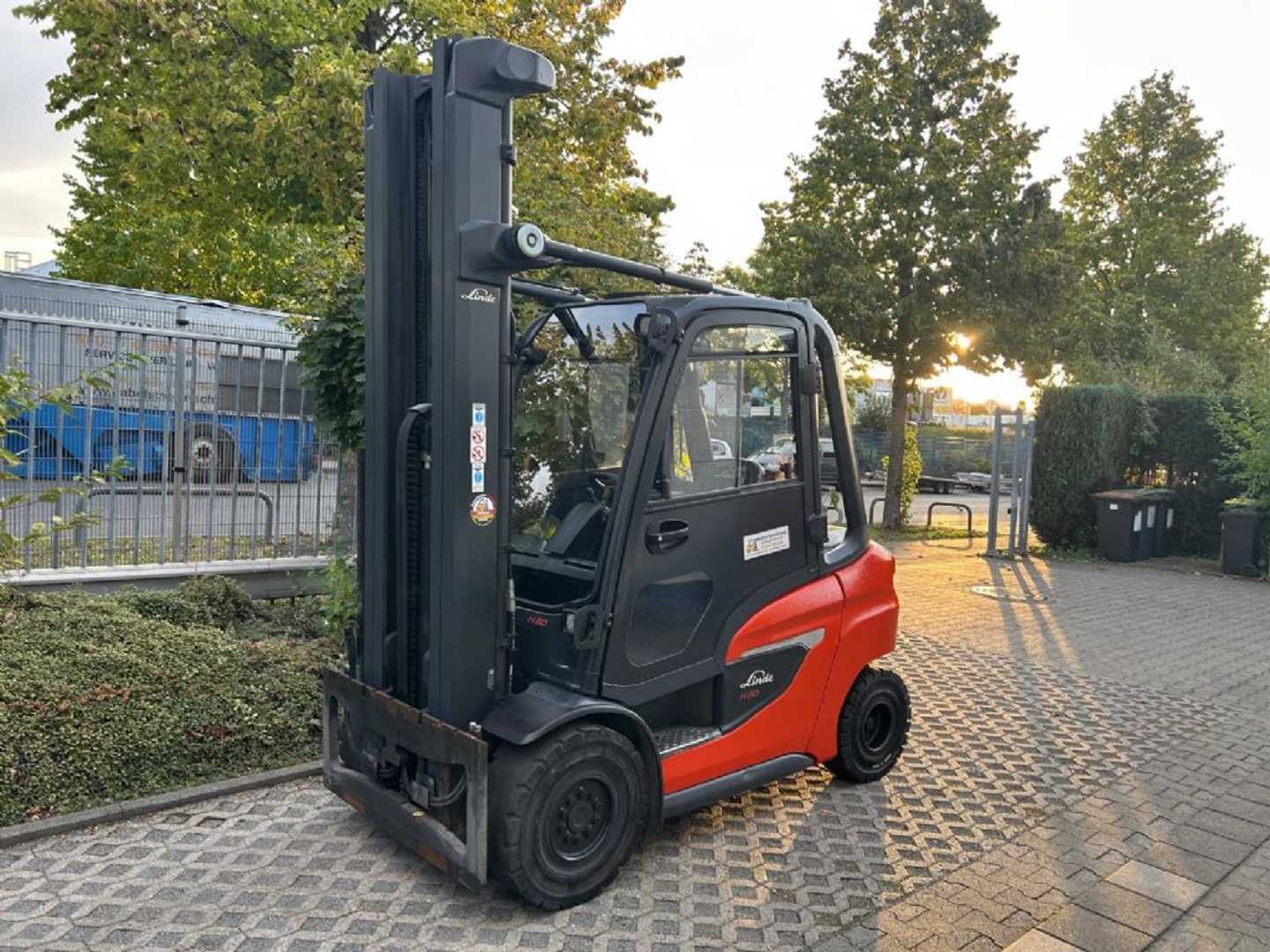 Used Forklift Truck LINDE H30D-01 DIESEL VIERRADFRONTSTAPLER (13070457)