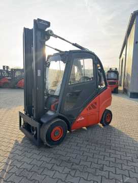Used Forklift Truck LINDE H30D-02 DIESEL VIERRADFRONTSTAPLER (12933986) backdrop