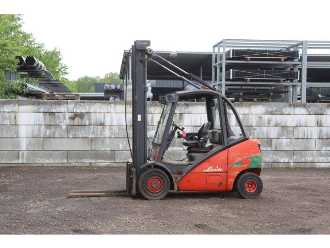 Used Forklift Truck LINDE H30D DIESEL VIERRADFRONTSTAPLER (13041188) backdrop