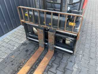 Used Forklift Truck LINDE H30T-01 GAS VIERRADFRONTSTAPLER (13065378)