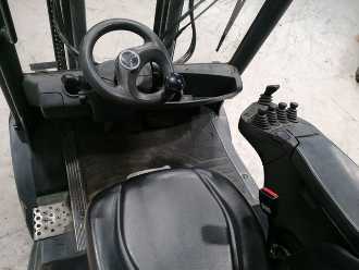 Used Forklift Truck LINDE H30T-02 GAS VIERRADFRONTSTAPLER (12875753)