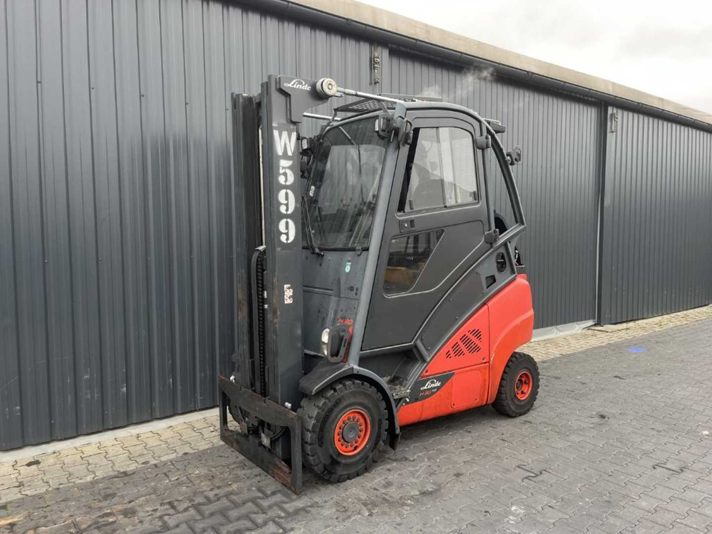 Used Forklift Truck LINDE H30T-02 GAS VIERRADFRONTSTAPLER (13074860)