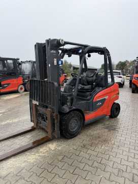 Used Forklift Truck LINDE H35D-01/1202 DIESEL VIERRADFRONTSTAPLER (13065945) backdrop